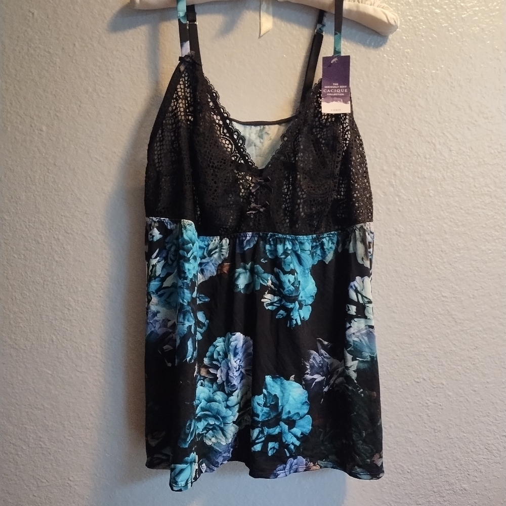 NWT CACIQUE Floral Lace Trim Cami Top - Black and Blue. (#E- 30))